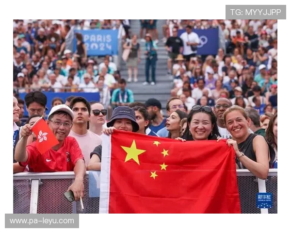 奥运冠军机场被粉丝包围:激情与荣耀的瞬间 奥运冠军机场被粉丝包围:激情与荣耀的瞬间